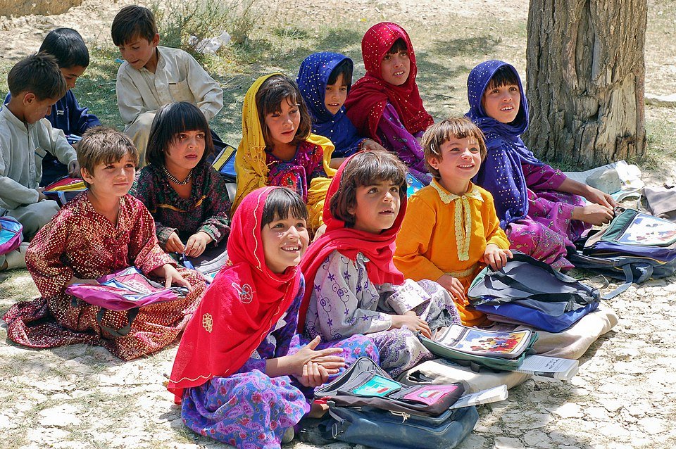 File:Schoolgirls in Bamozai.JPG